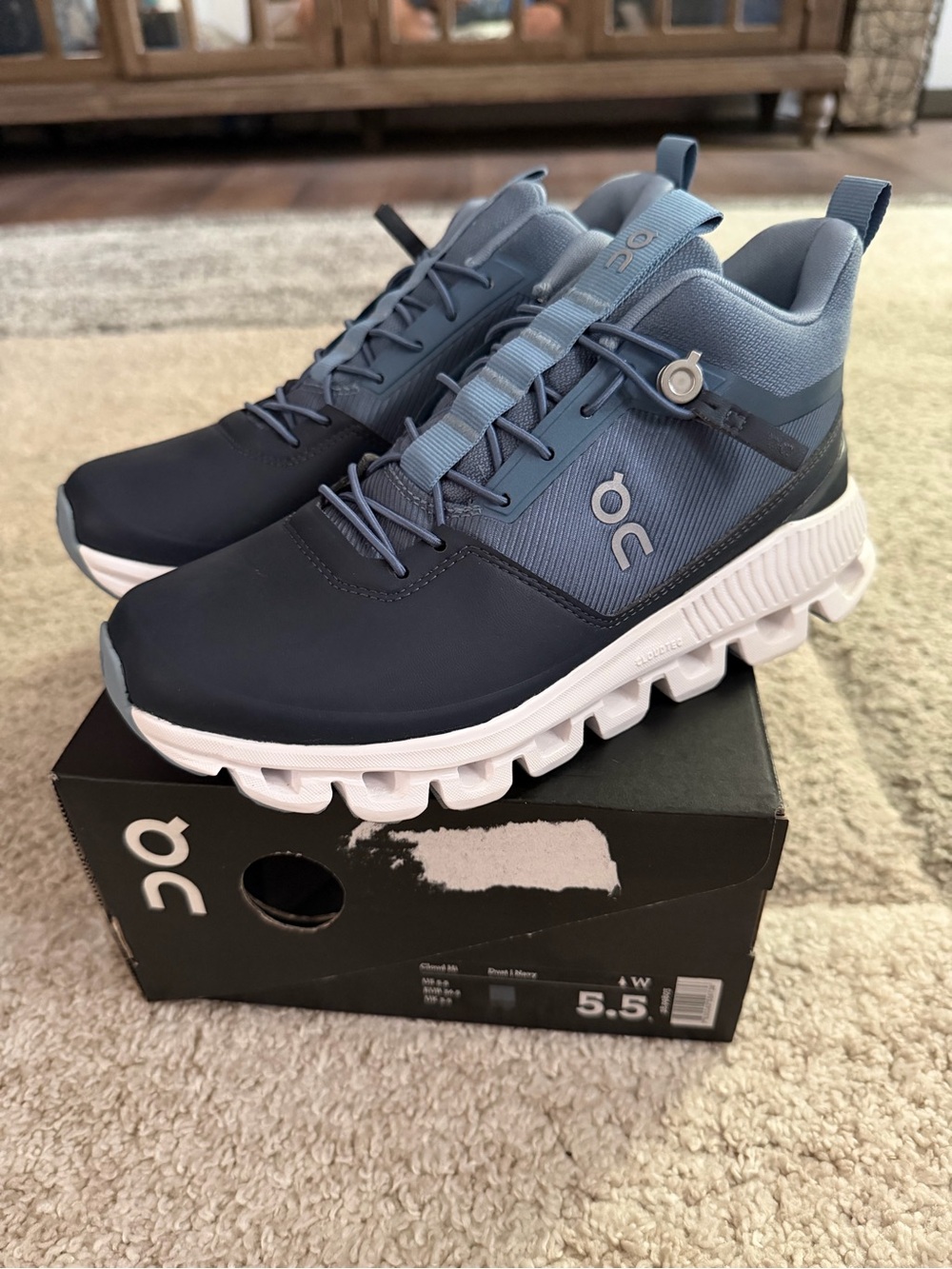 NWT On Running Women's Navy and Light Blue Cloud Hi Waterproof Sneakers